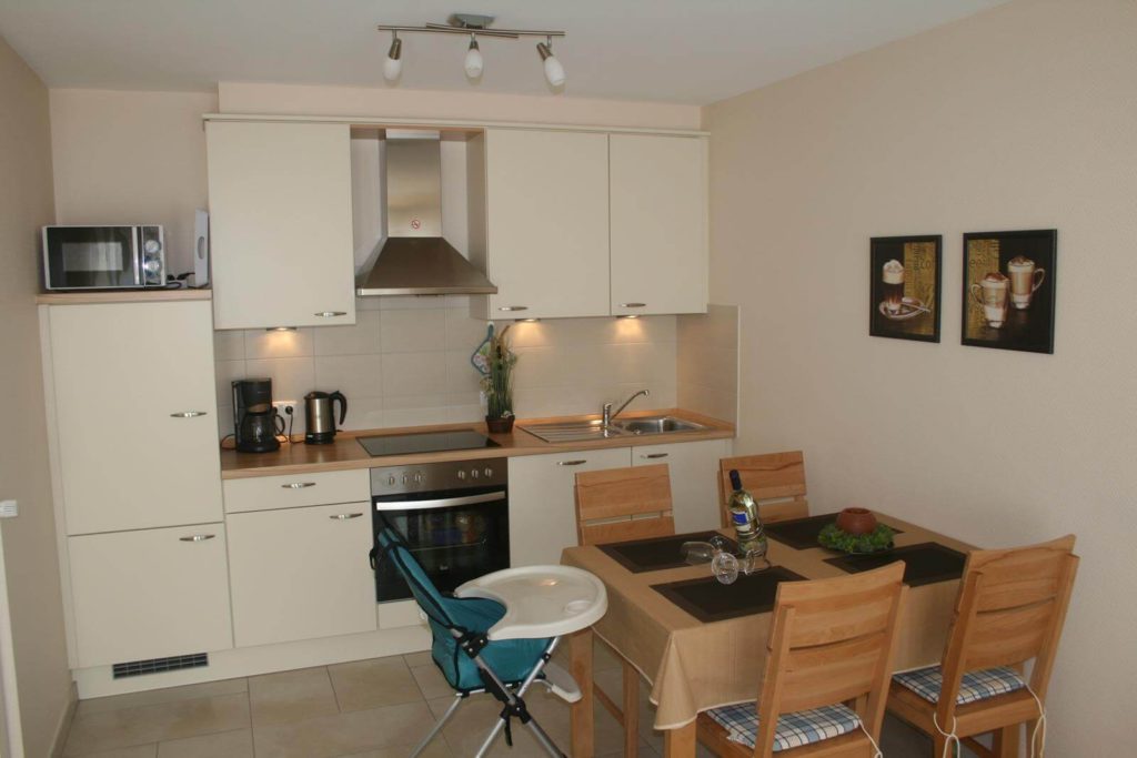 Ferienwohnung Fehmarn Küche mit Essbereich